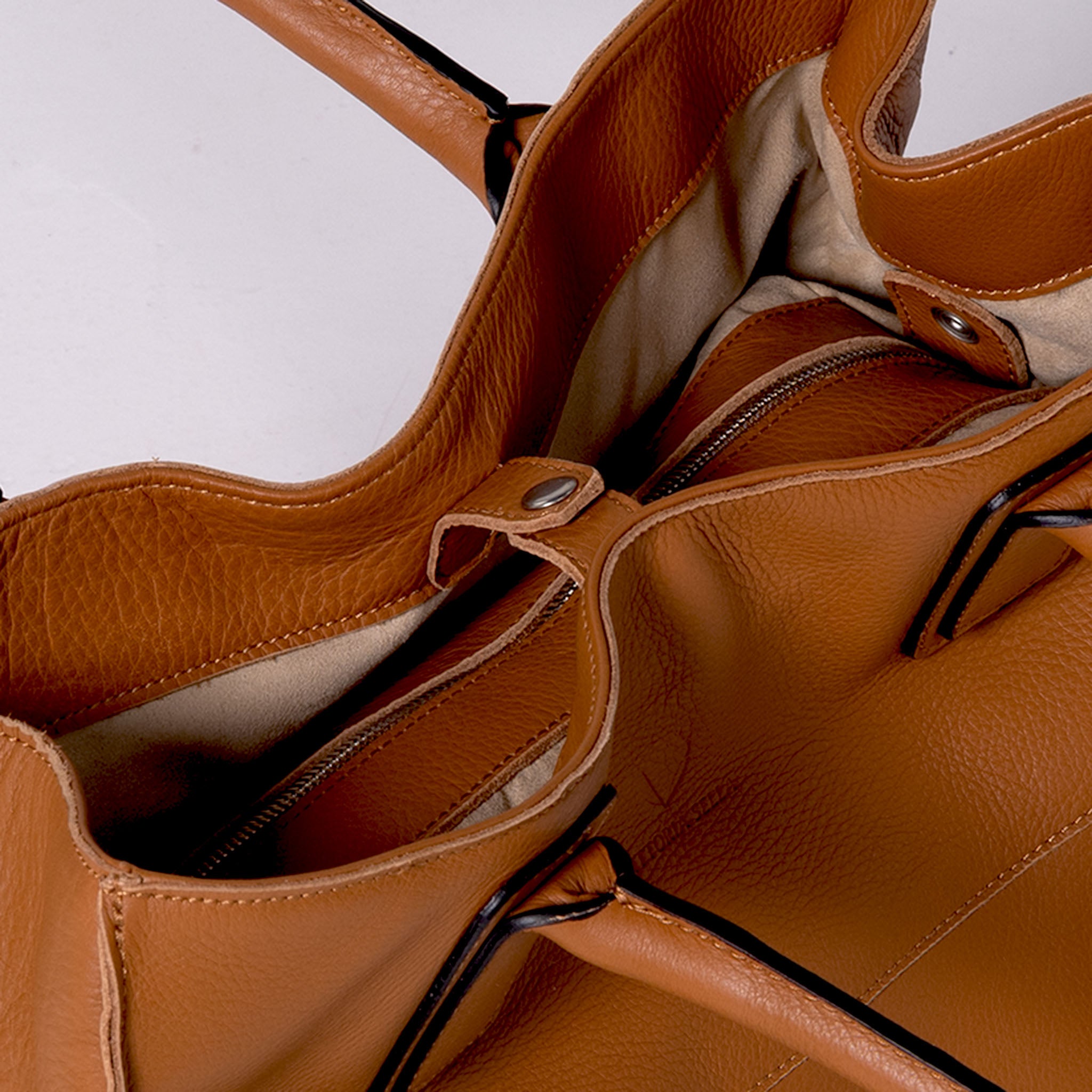 Vittoria Sella Emma Brown tote bag in Italian natural tumbled cowhide leather, view: detail1