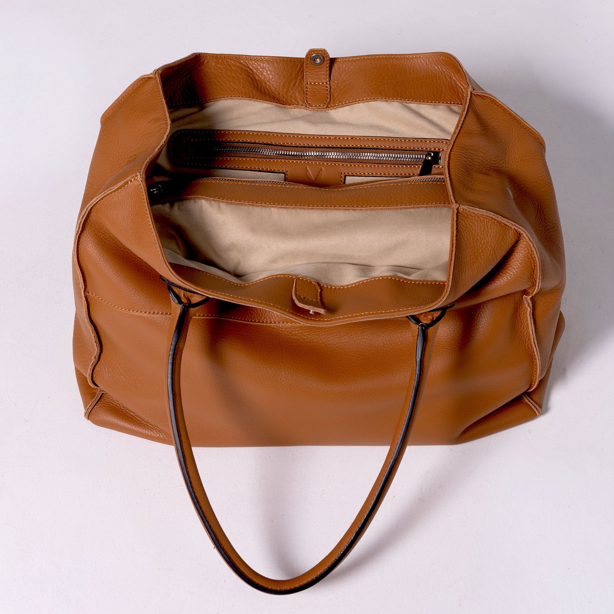 Vittoria Sella Emma Brown tote bag in Italian natural tumbled cowhide leather, view: inside