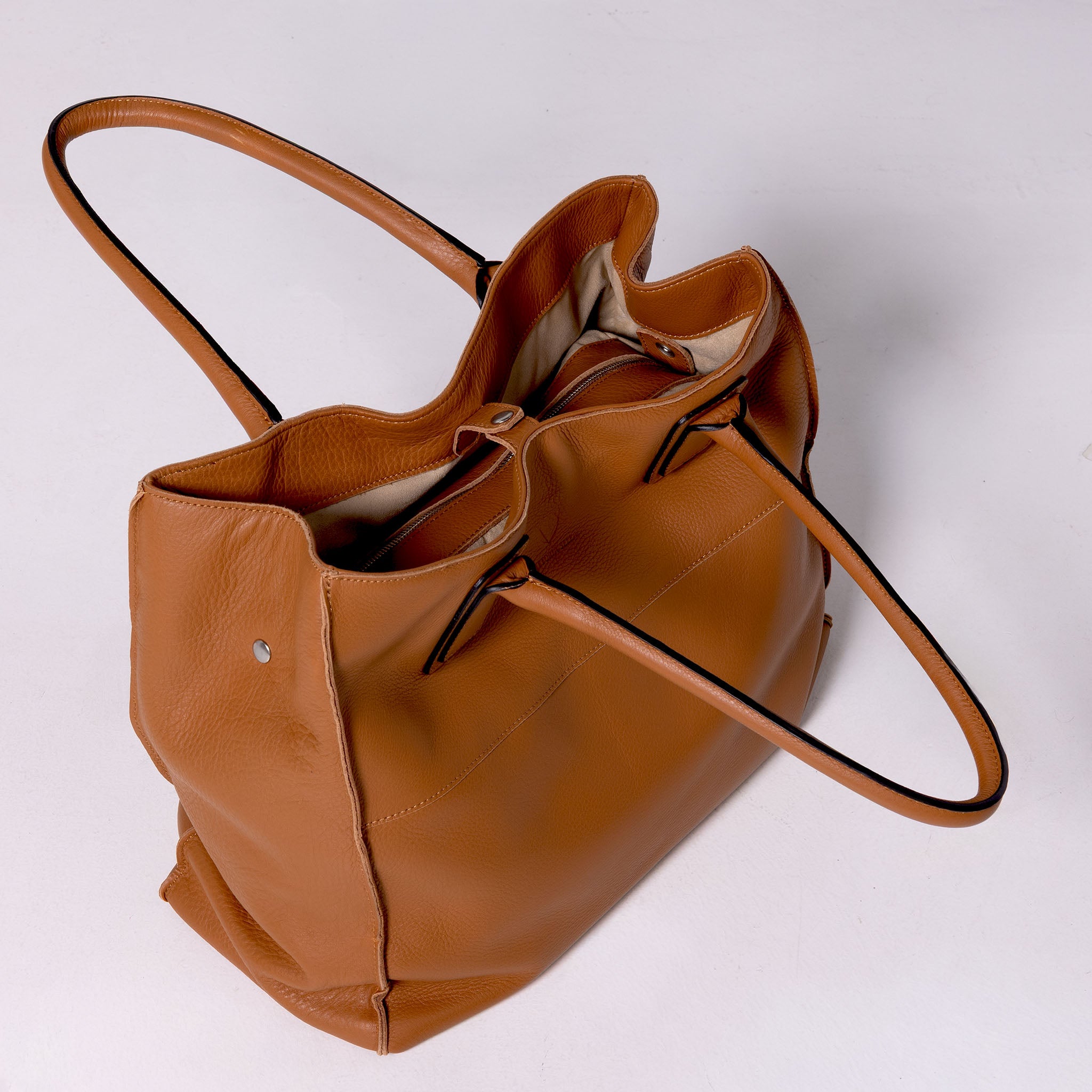 Vittoria Sella Emma Brown tote bag in Italian natural tumbled cowhide leather, view: side