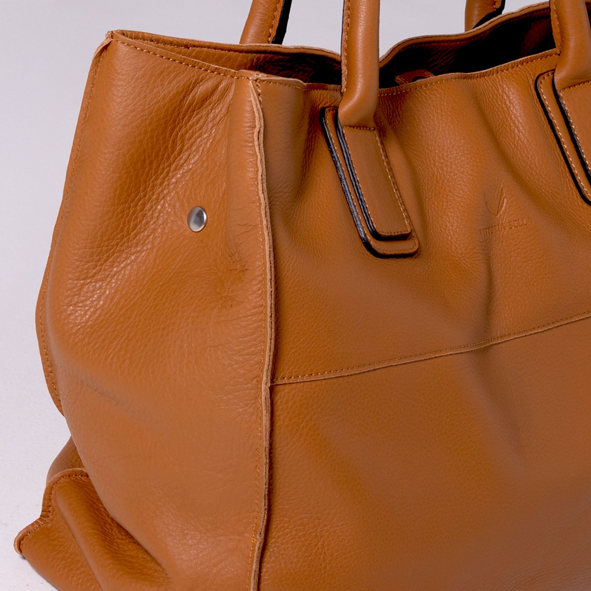 Vittoria Sella Emma Brown tote bag in Italian natural tumbled cowhide leather, view: side