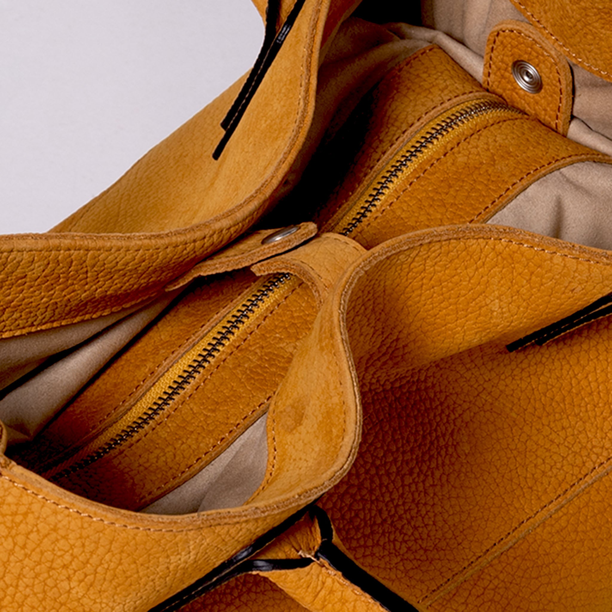 Vittoria Sella Emma Mustard tote bag in Italian nubuck cowhide leather, view: detail3