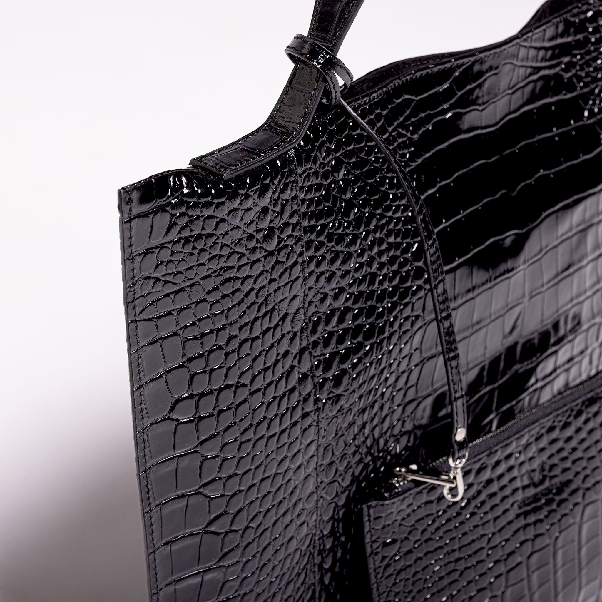Vittoria Sella Fedra Maxi Bag – black croc-embossed calfskin – side angle with leather organizer and silver hardware, handcrafted in Veneto Italy