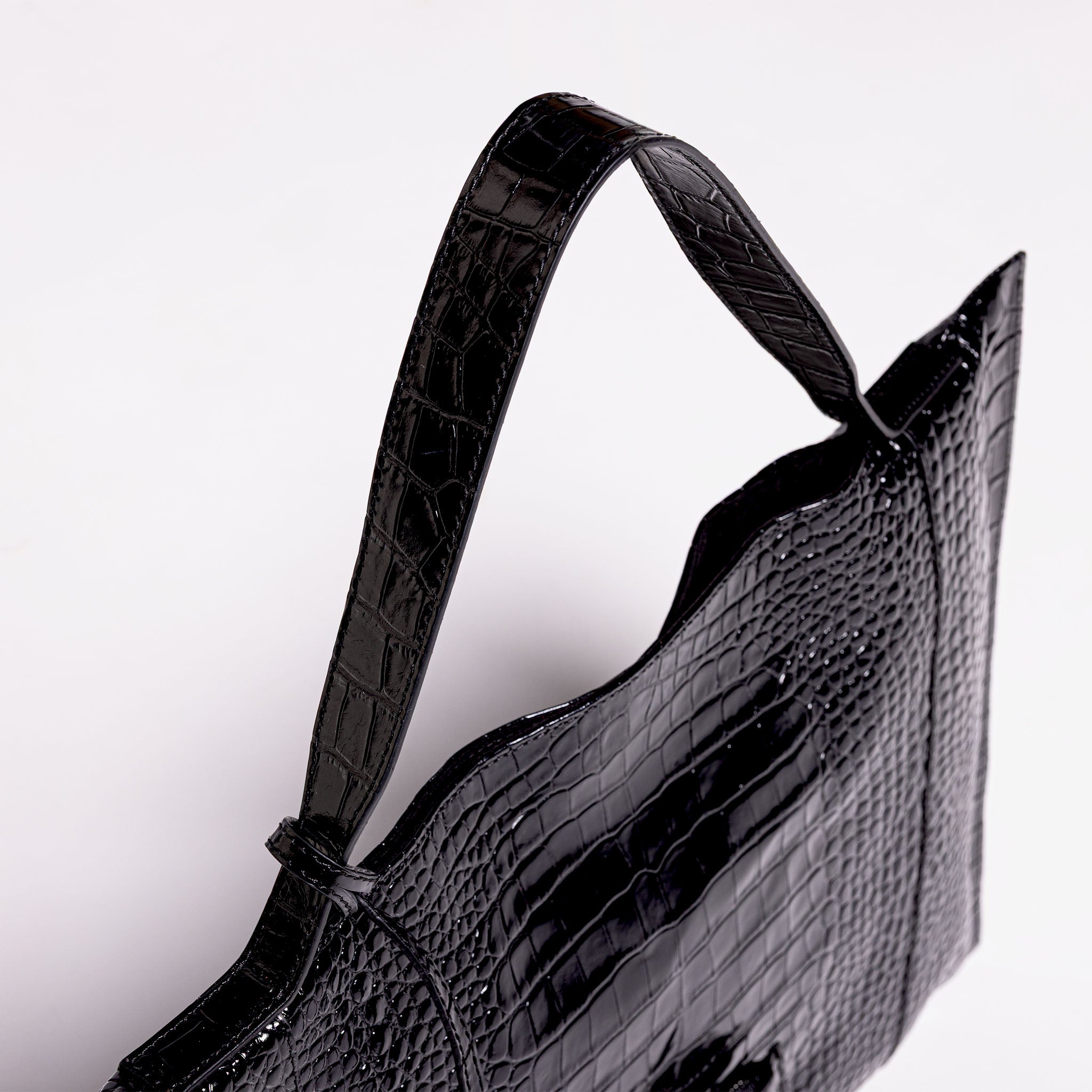 Vittoria Sella Fedra Maxi Bag – black croc-embossed calfskin – back angle with leather organizer and silver clasp detail, Made in Veneto Italy