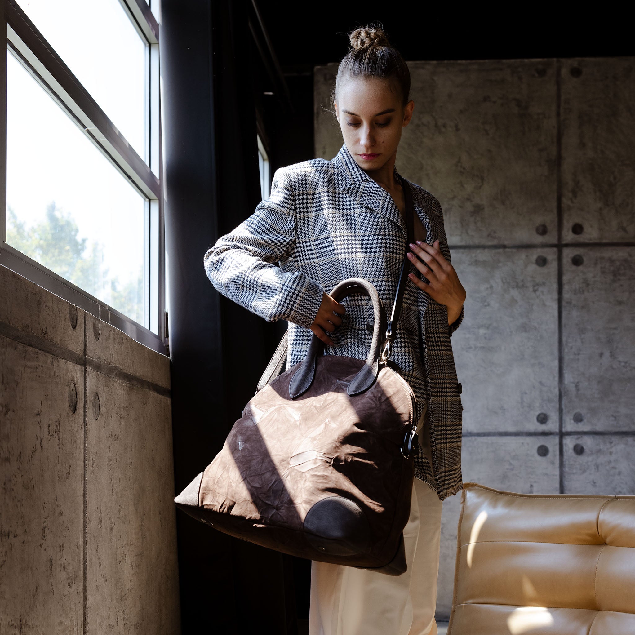 Vesta Maxi Tote Chestnut worn in brown nubuck-finish calfskin with contrasting textures