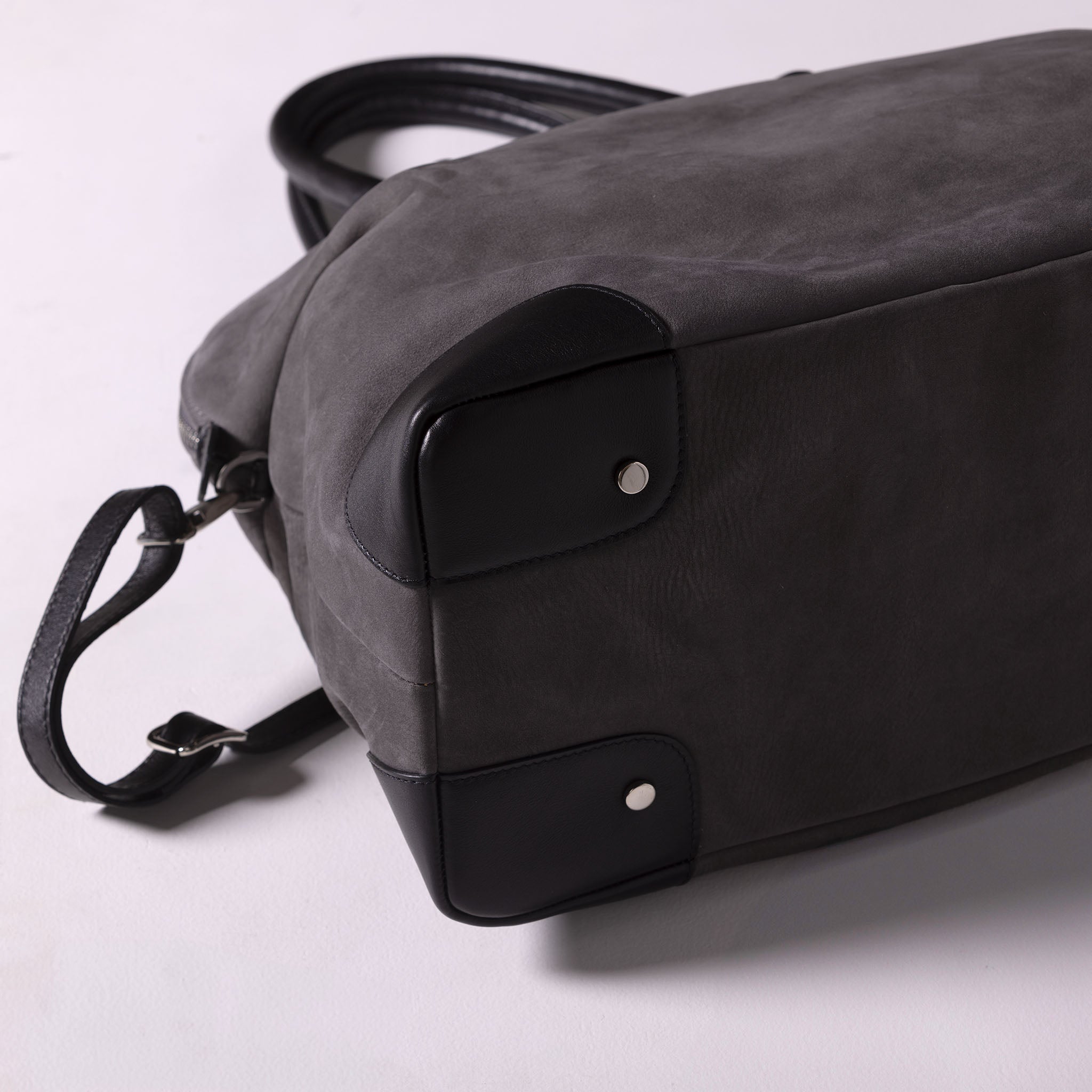 Vesta Maxi Tote Cloudstone & Black protective base studs detail