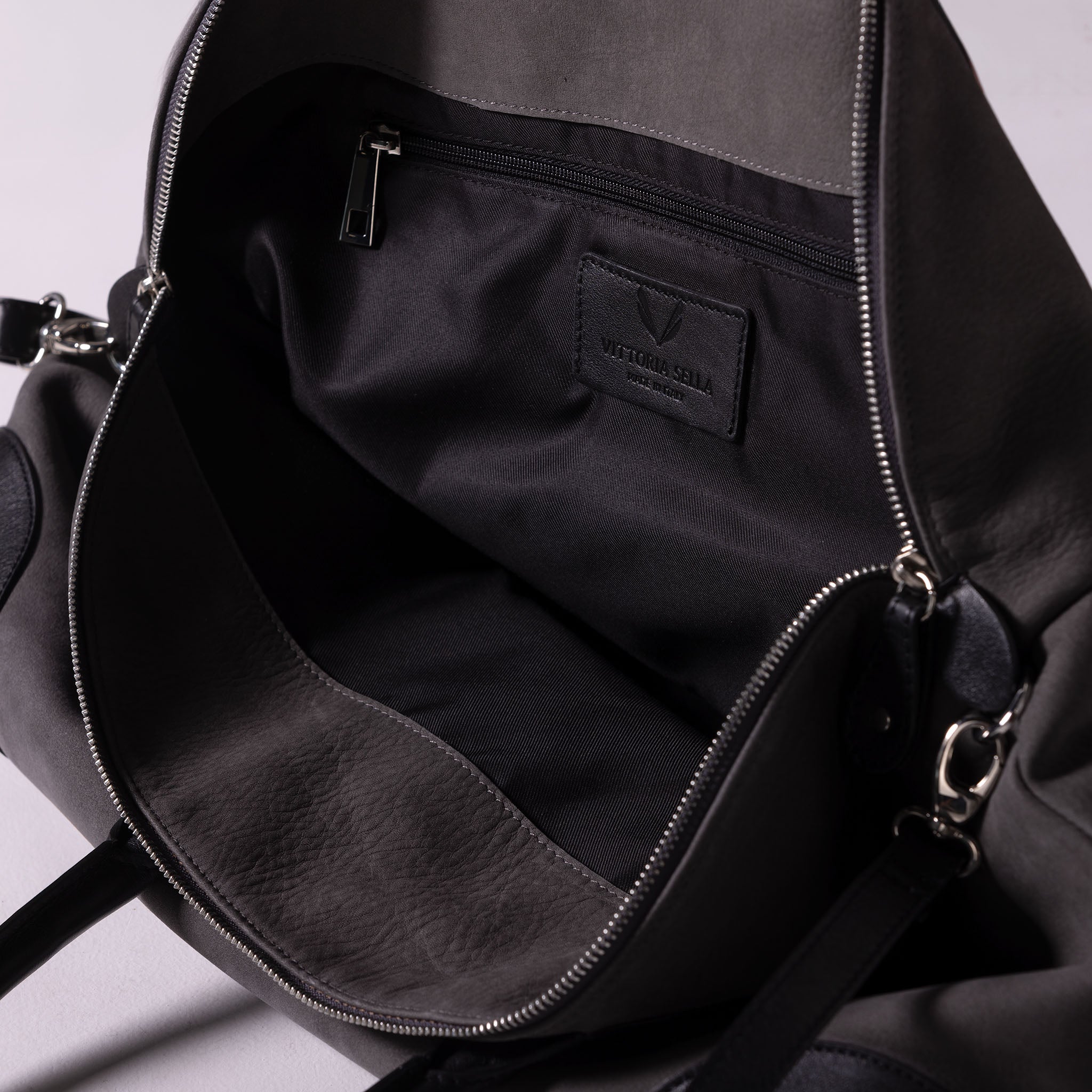 Vesta Maxi Tote Cloudstone & Black inside view