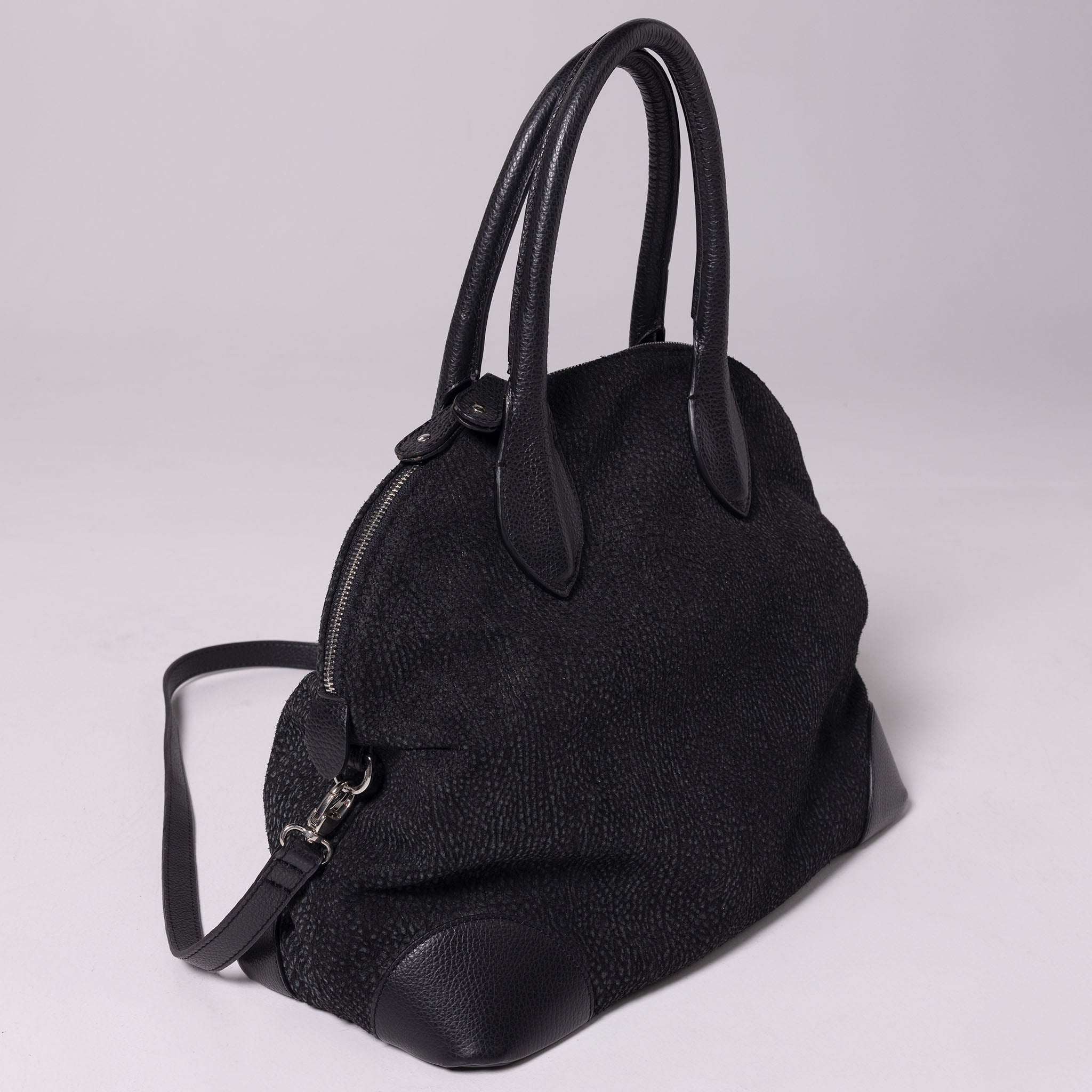 Vesta Tote Black Dotted side view in black cowhide leather with dotted-effect finish