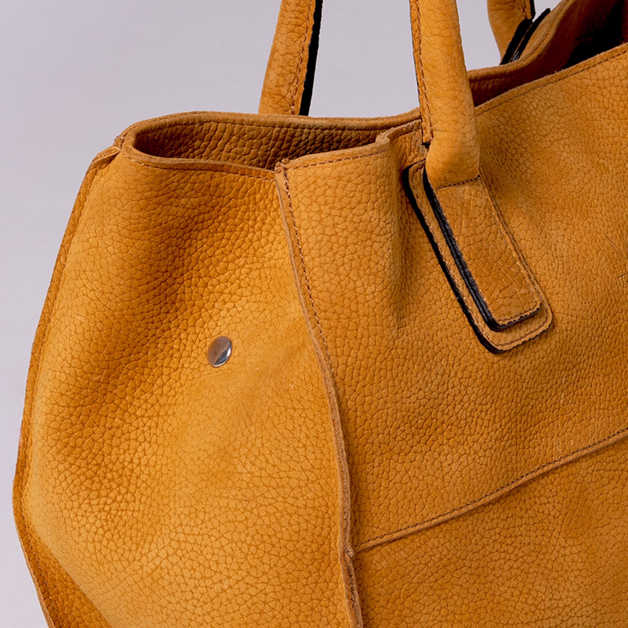 Vittoria Sella Emma Mustard tote bag in Italian nubuck cowhide leather, view: detail1