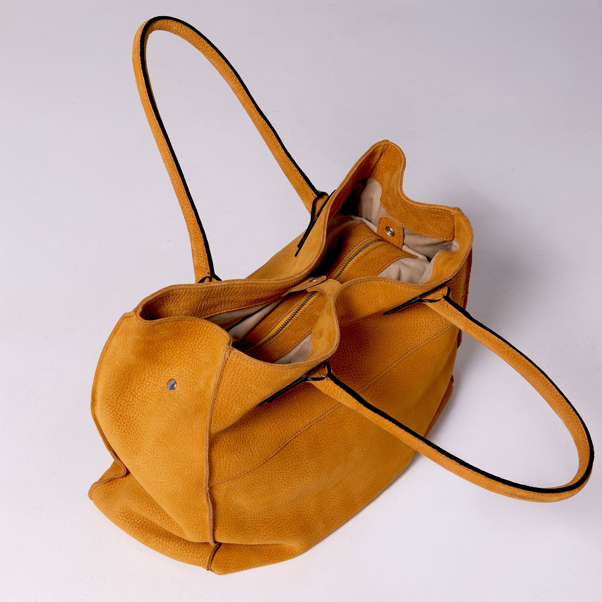 Vittoria Sella Emma Mustard tote bag in Italian nubuck cowhide leather, view: detail2