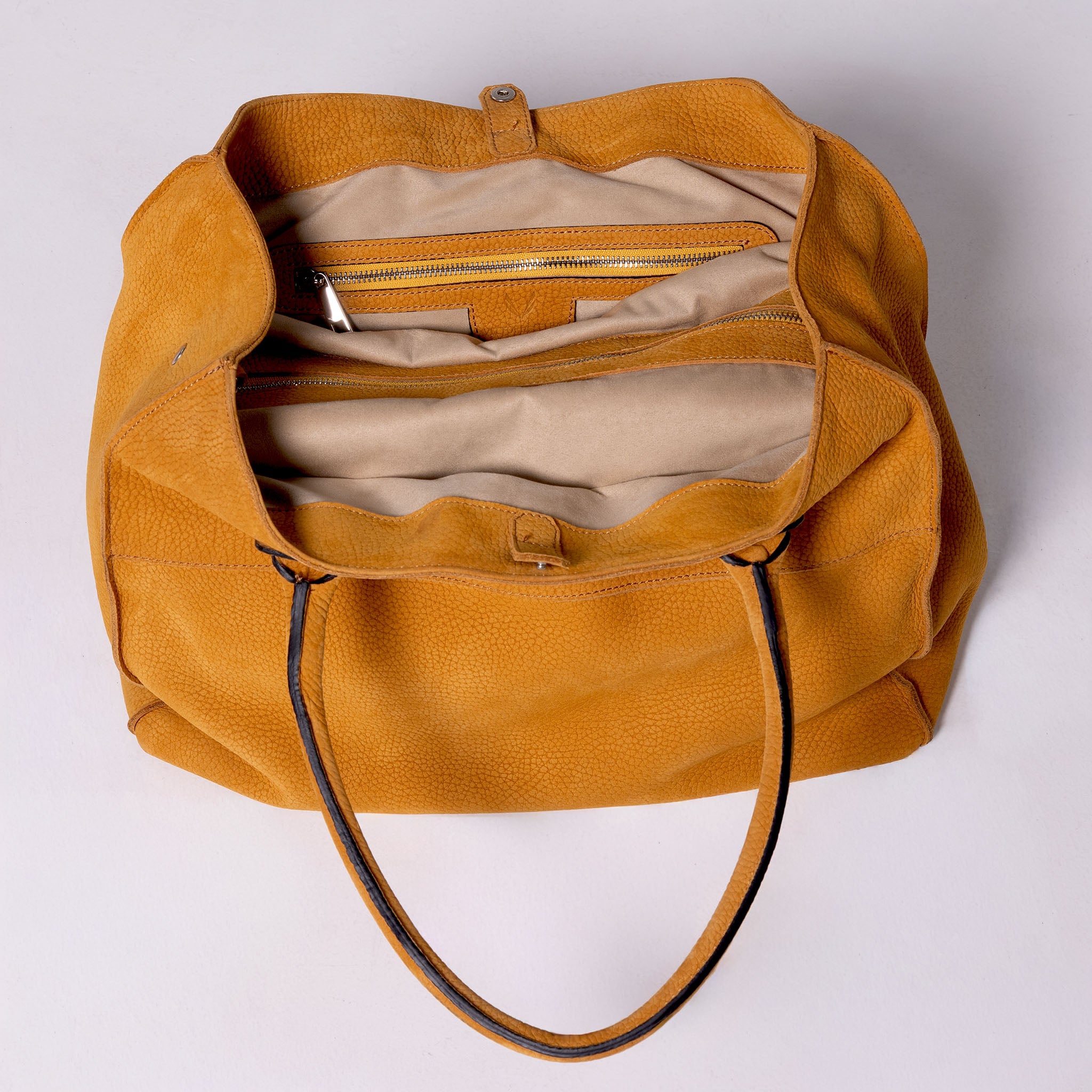 Vittoria Sella Emma Mustard tote bag in Italian nubuck cowhide leather, view: inside
