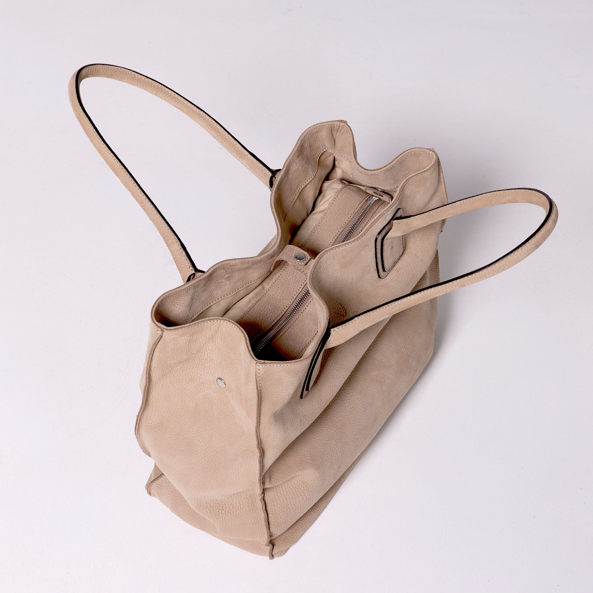 Vittoria Sella Emma Taupe tote bag in Italian nubuck cowhide leather, view: detail