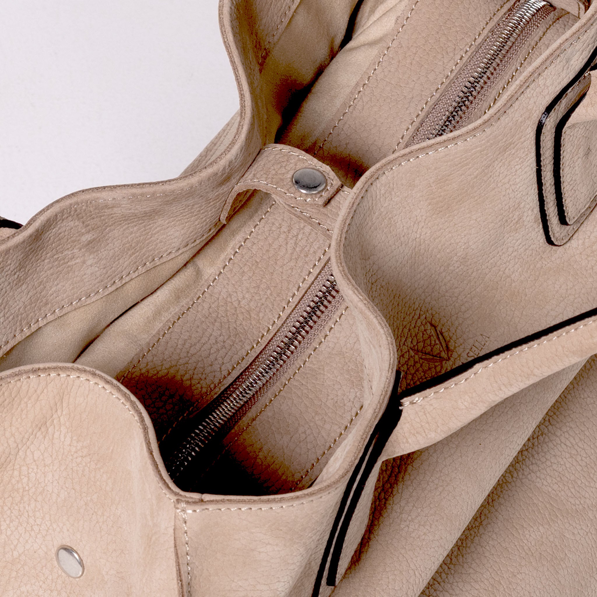 Vittoria Sella Emma Taupe tote bag in Italian nubuck cowhide leather, view: inside3