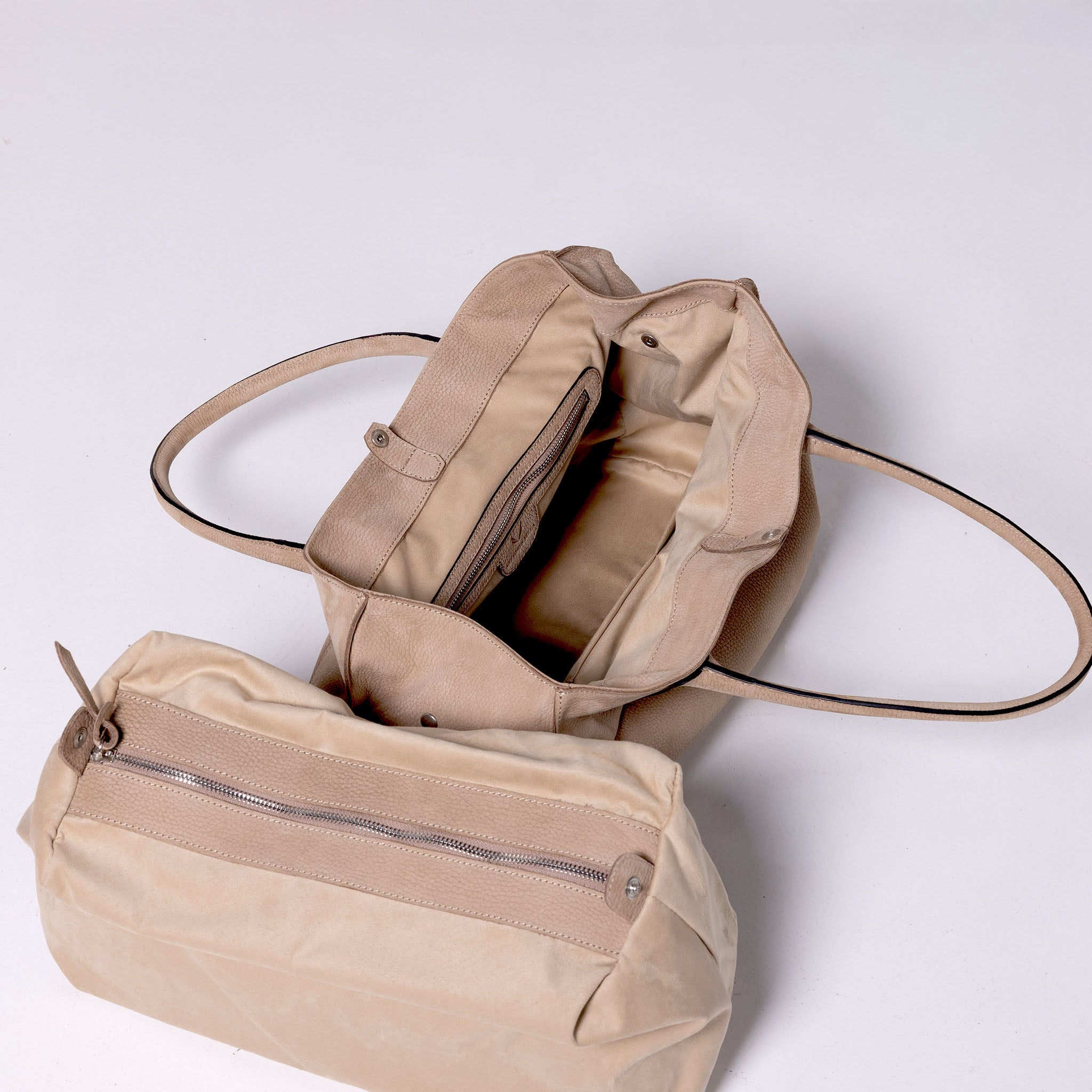 Vittoria Sella Emma Taupe tote bag in Italian nubuck cowhide leather, view: inside and organizer