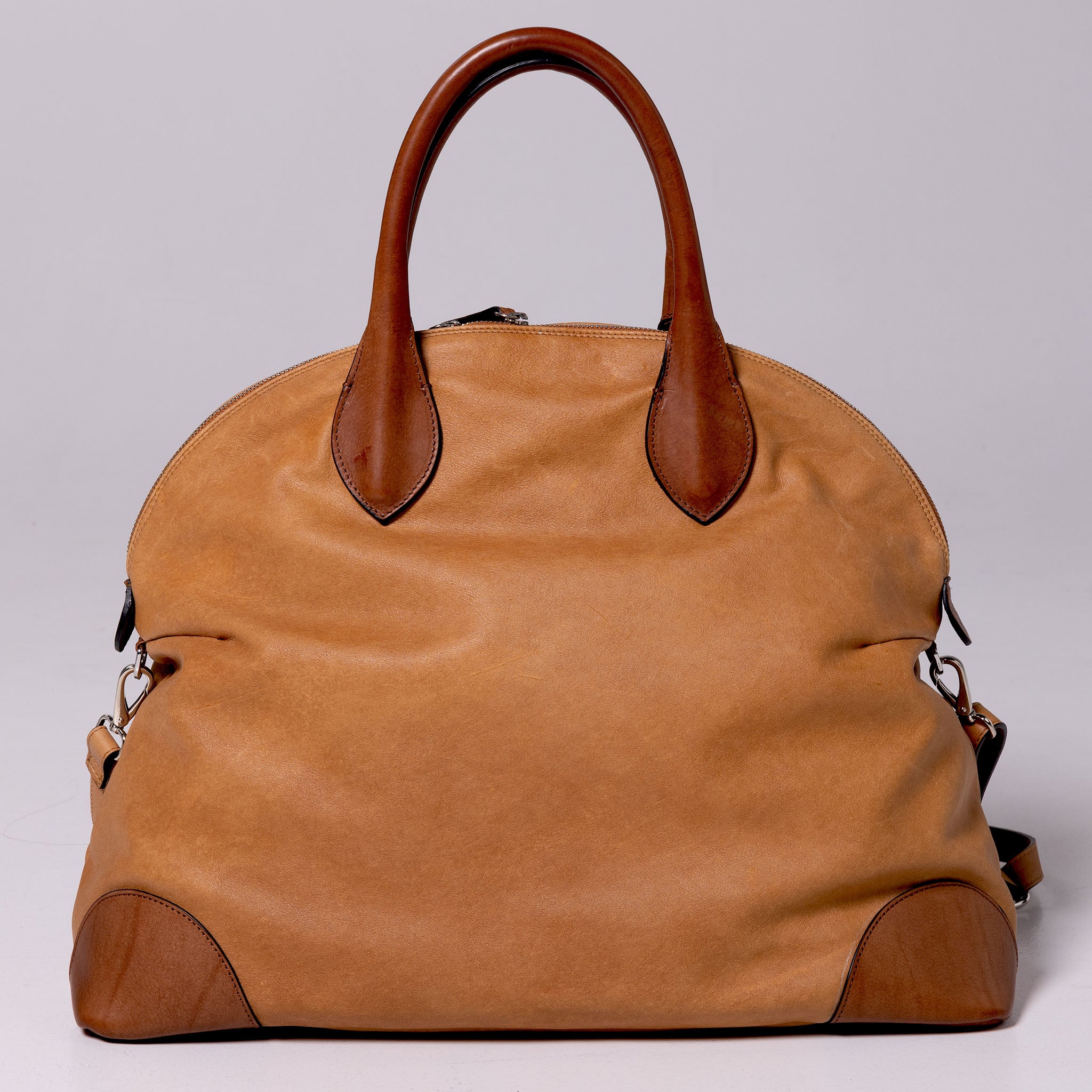 Vesta Maxi Tote Caramel & Bourbon front view in vintage-effect calfskin