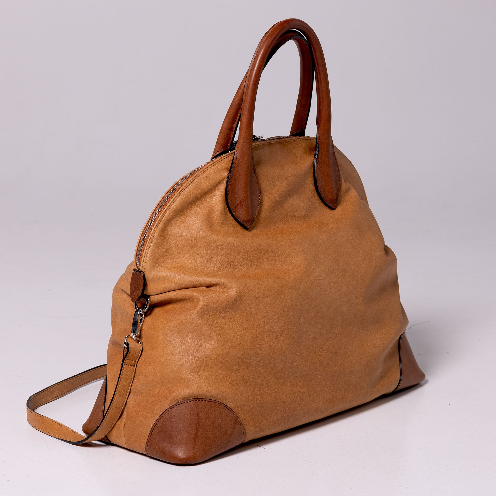 Vesta Maxi Tote Caramel & Bourbon front side in vintage-effect calfskin